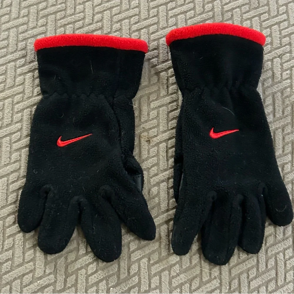 Nike Youth Unisex Fleece Gloves - Black and Red one size fits all
